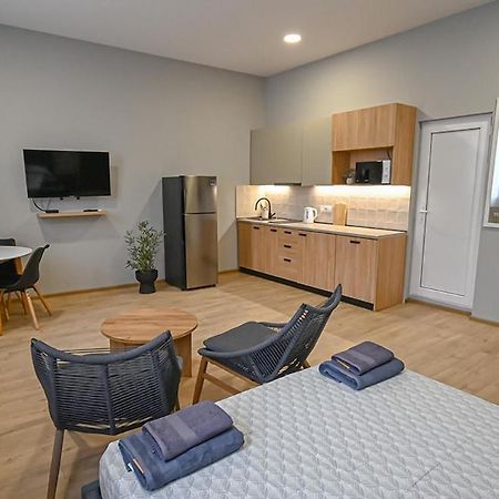 Big Studio Apt.On Liberty Square Тбилиси Екстериор снимка