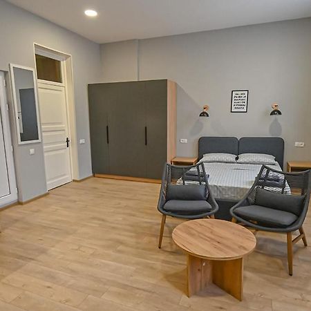 Big Studio Apt.On Liberty Square Тбилиси Екстериор снимка