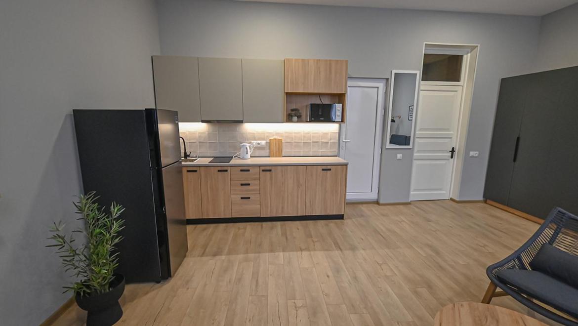 Big Studio Apt.On Liberty Square Тбилиси Екстериор снимка