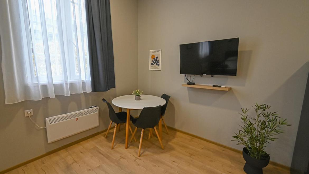 Big Studio Apt.On Liberty Square Тбилиси Екстериор снимка
