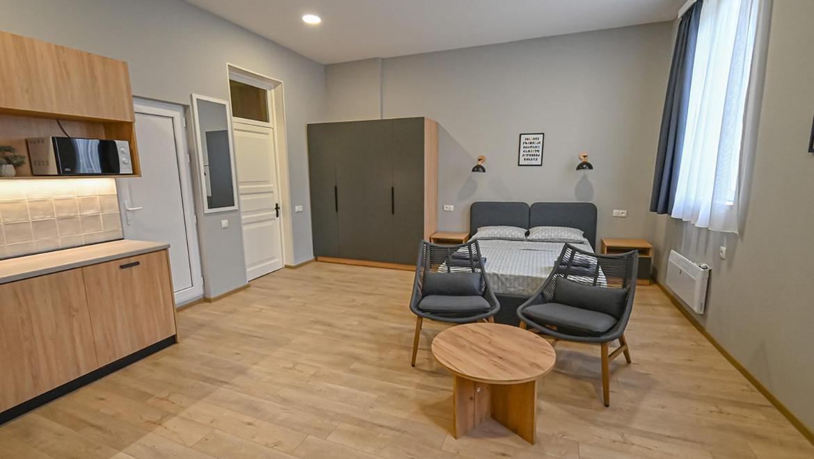 Big Studio Apt.On Liberty Square Тбилиси Екстериор снимка